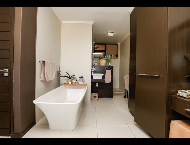 2 BEDROOM APARTMENT FOR SALE IN UMHLANGA CENTRAL